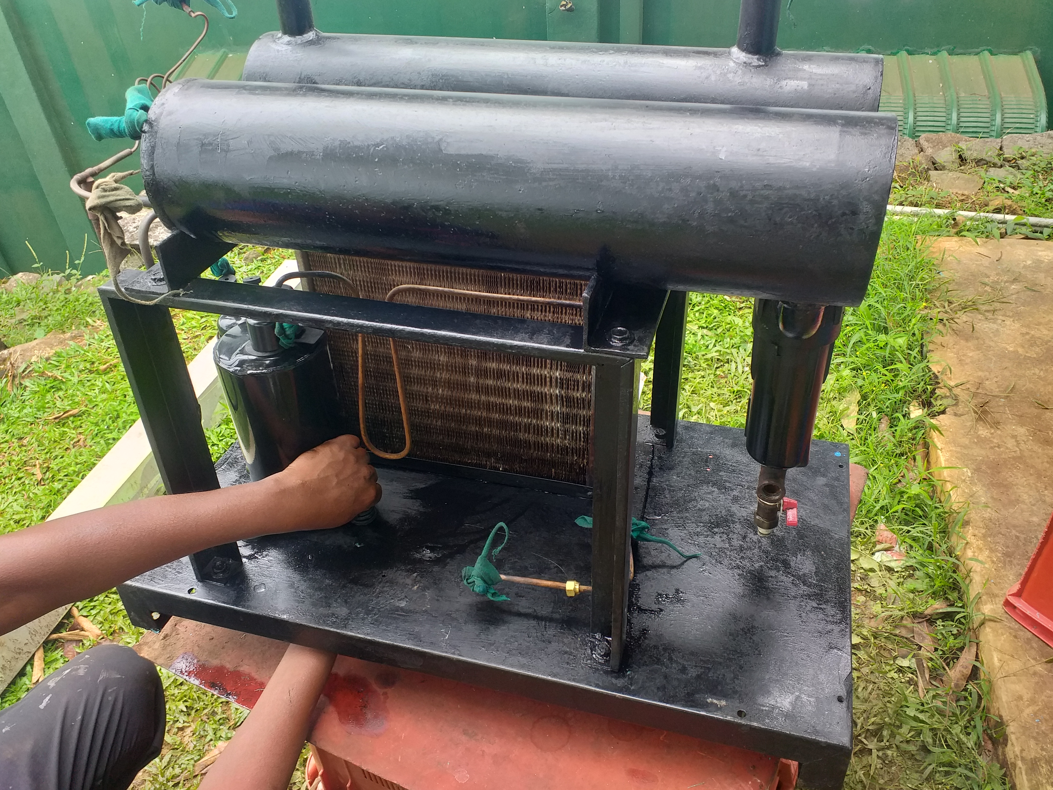 Restoring the air dryer with internal repair work.